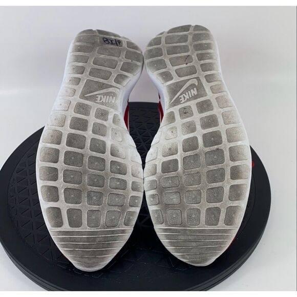 Nike Roshe Run Gym Red Athletic Running Shoes 599728-602 Women’s Size 8.5 (7Y) - Picture 7 of 9